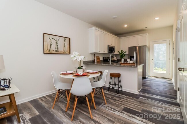 Photo - 929 Ranchero St