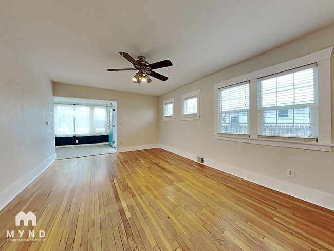 Photo - 4465 Meade St