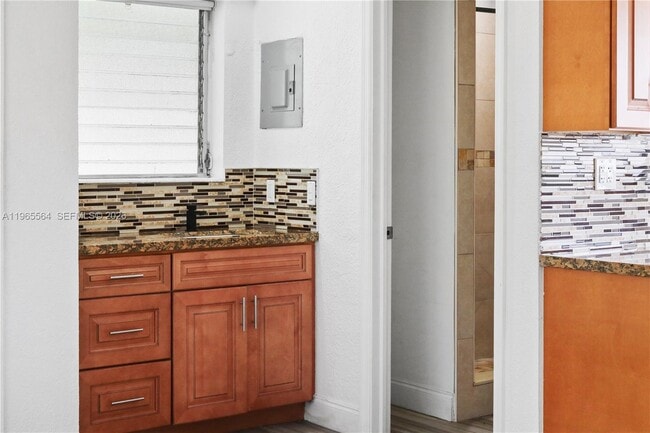 Photo - 1501 N 58th Ave