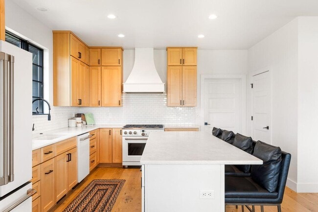 Photo - 557 St Andrews Dr