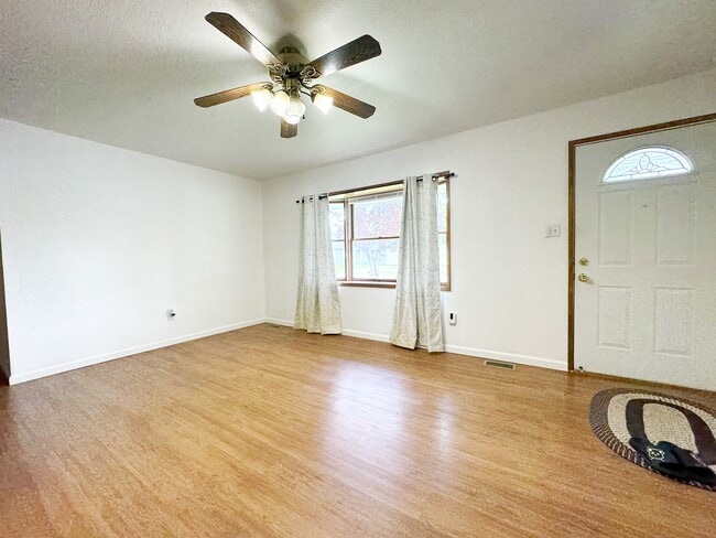 Photo - 820 Dogwood St