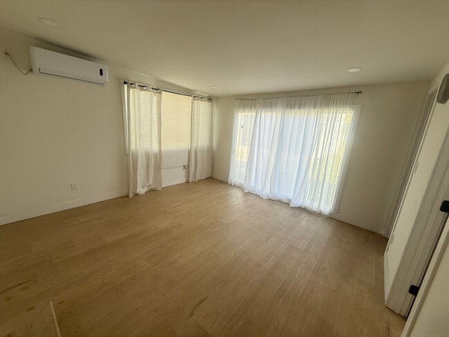 Photo - 2077 Belle St