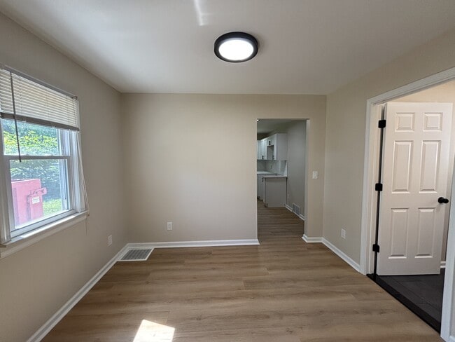 Photo - 1470 Donovan St