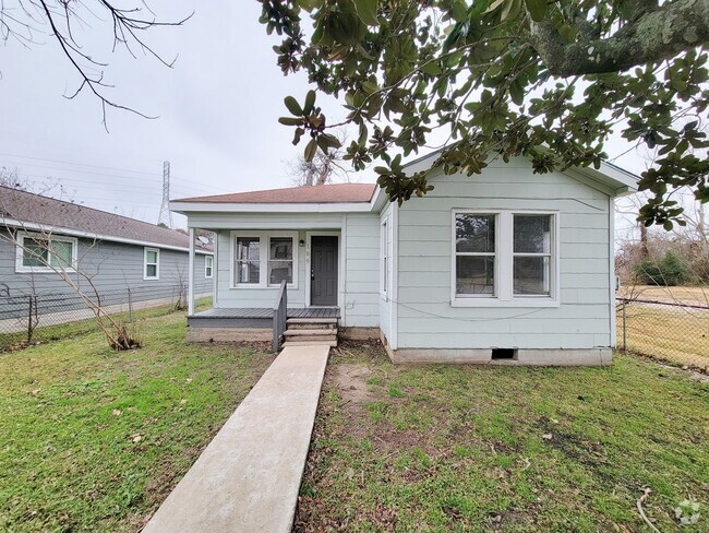 Building Photo - Cute and cozy cottage ready for immediate ... Rental