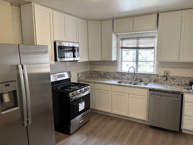Building Photo - 1038 Buena Vista Dr SE Rental