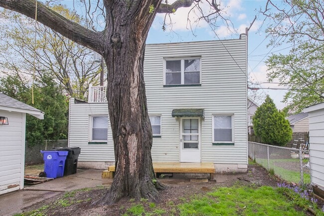 Building Photo - 3822 W 133rd St Unit Rear