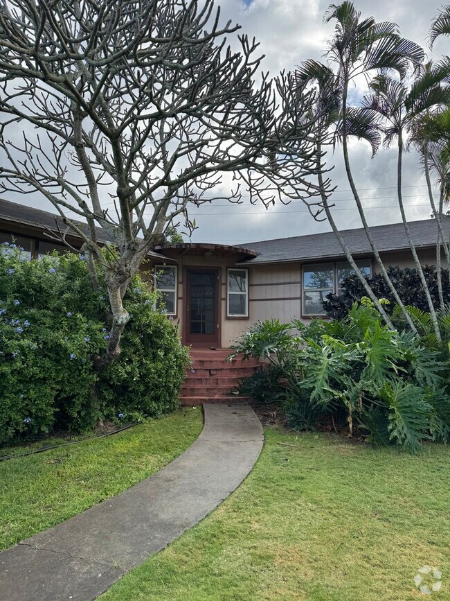 Building Photo - Waialua two bedroom house with maids quarters