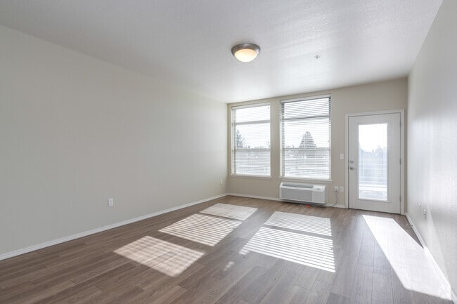 2BR, 2BA - 1,046SF - Living Room