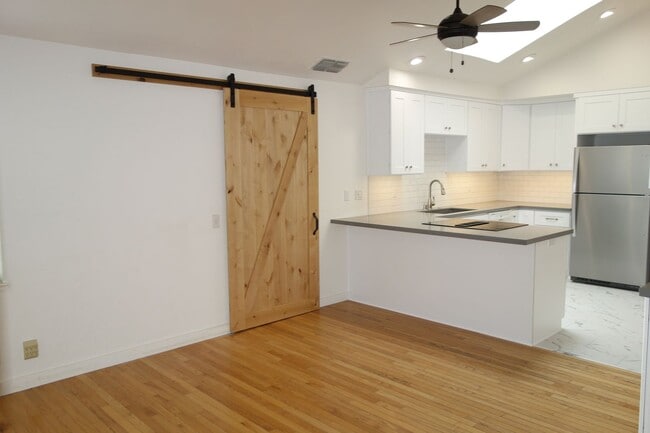 Photo - Charming 2 Bedroom in Heart of Downtown