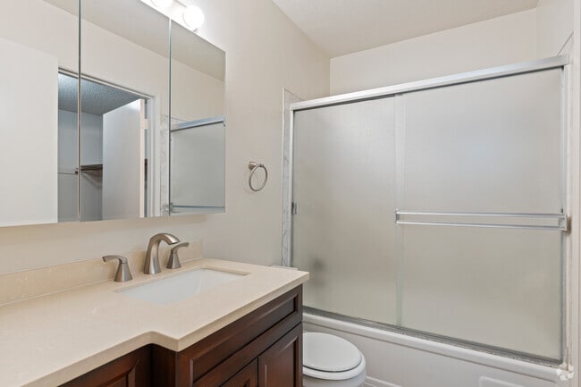 2BR, 1BA, 740SF