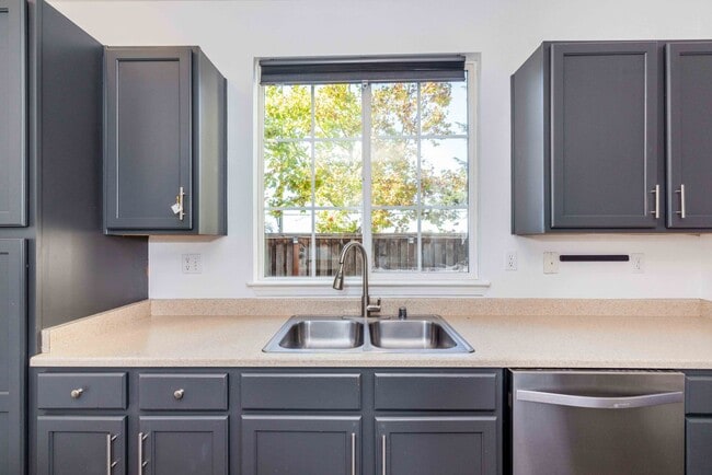 Photo - MOVE IN SPECIAL!!! $500 OFF FIRST MONTHS R...