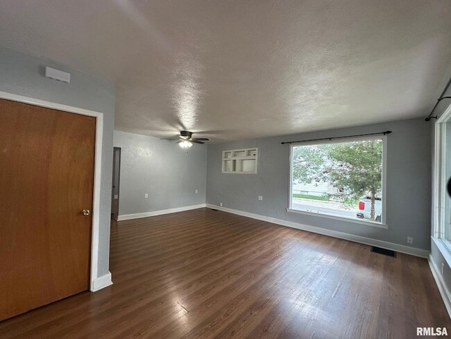 Photo - 202 N State St