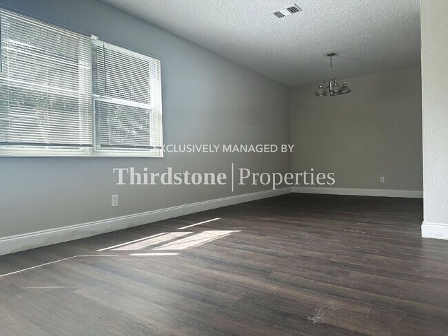 Photo - 8544 Oak Leaf Rd
