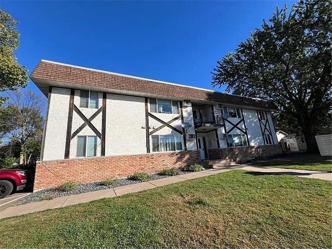 Building Photo - 1505 Ward Ave. Unit #6