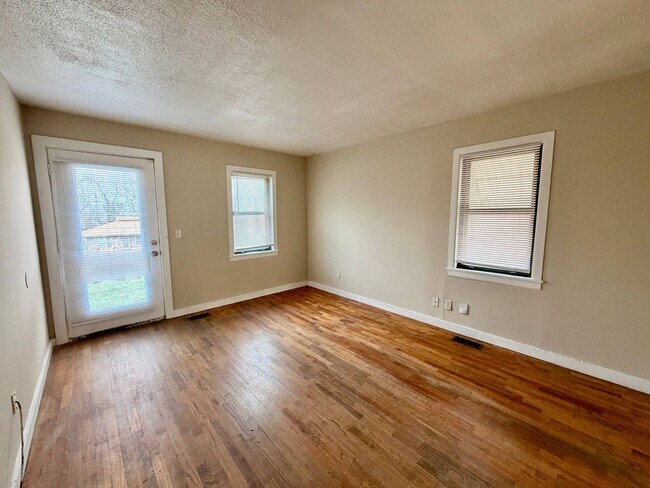 Photo - 1325 W 24TH St S