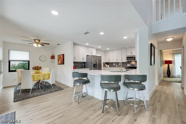 Photo - 335 Lambton Ln