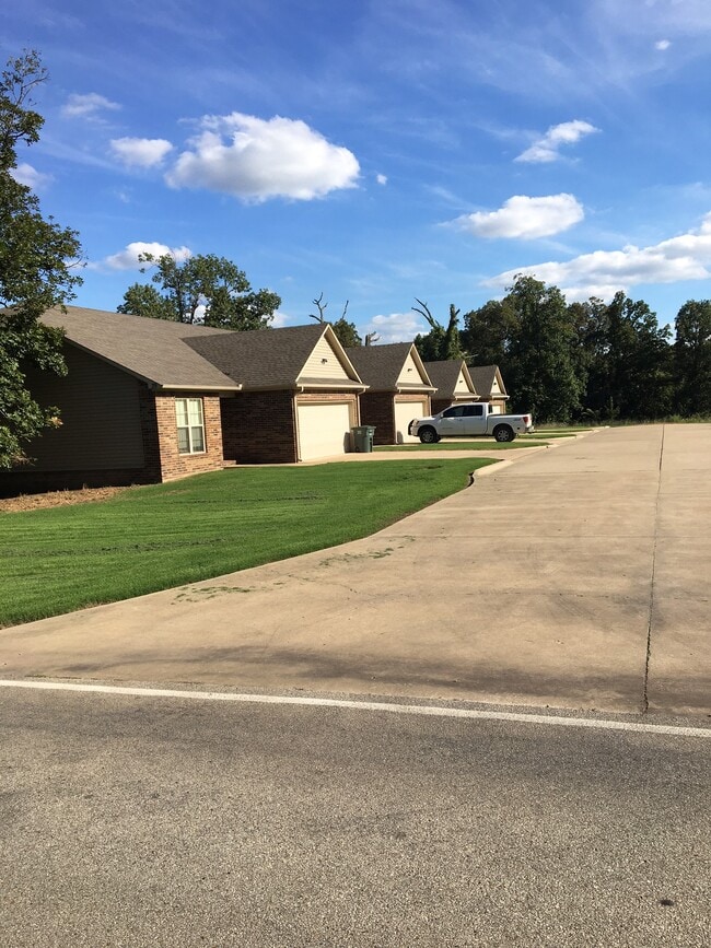 Building Photo - 29 County Road 762 Unit c