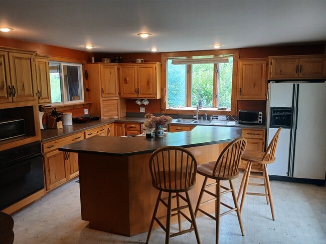 Open plan kitchen - 115 Delta Dr