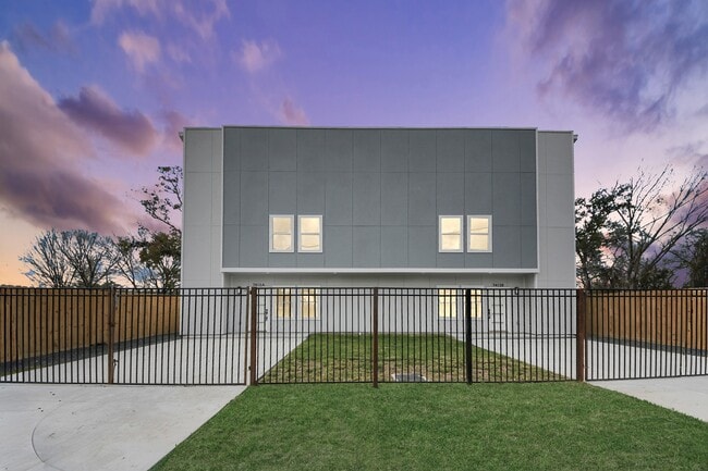 Building Photo - 7413 N Star St