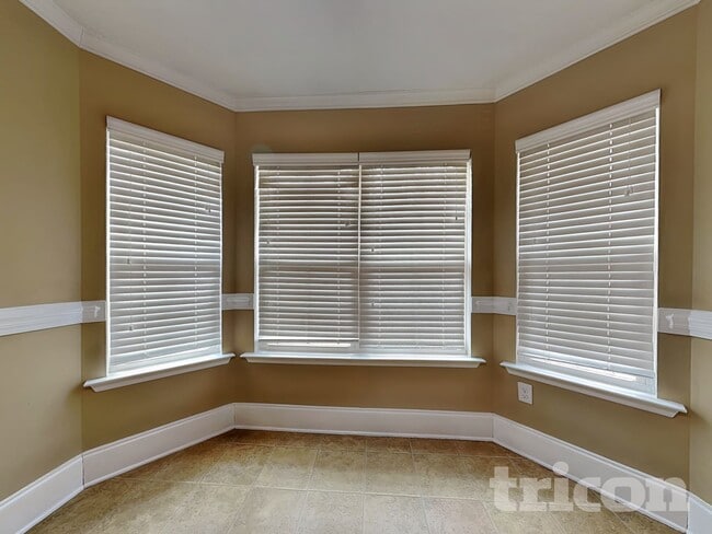 Photo - 1339 Royal Oak St