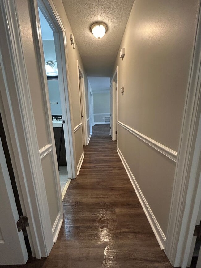 Photo - 4 bedroom/1.5 bathroom in Savannah, GA