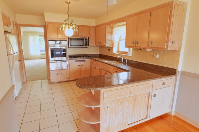 4537 W 100th Pl