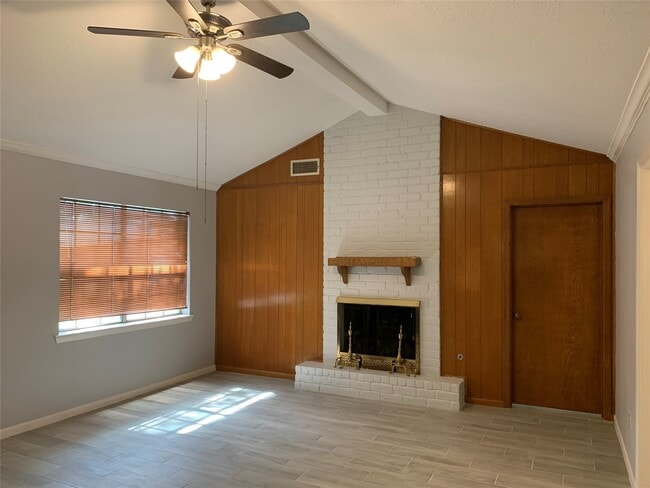 Building Photo - 11602 Roos Rd