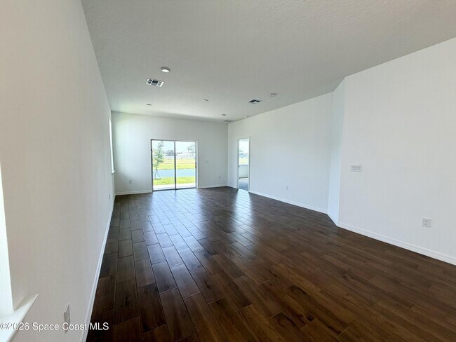 Photo - 917 Castleford Ave NE