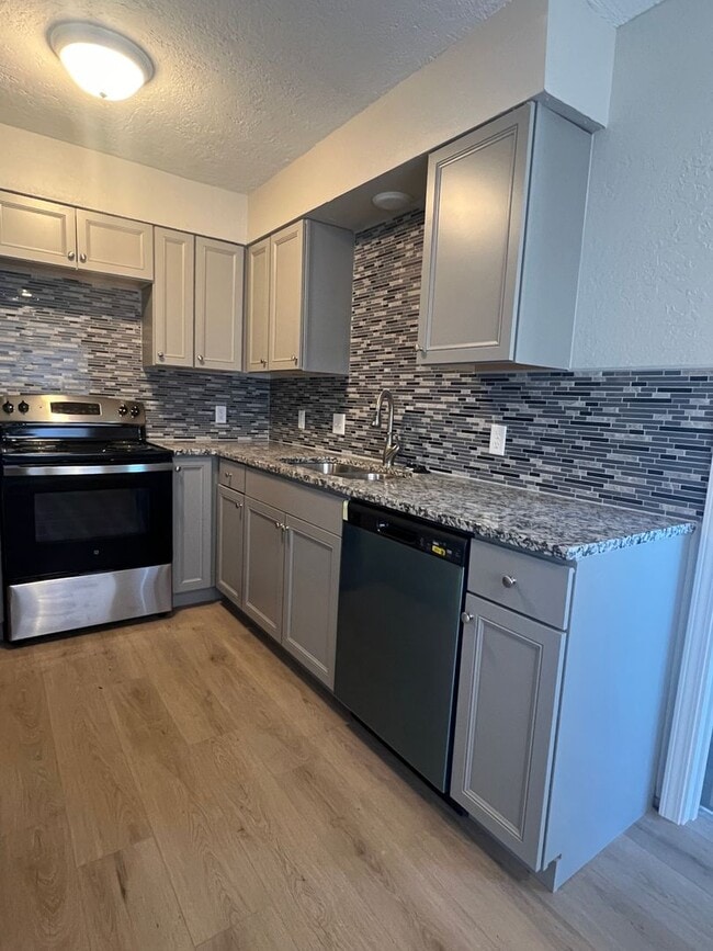 Photo - 4822 NW Ozmun Ave