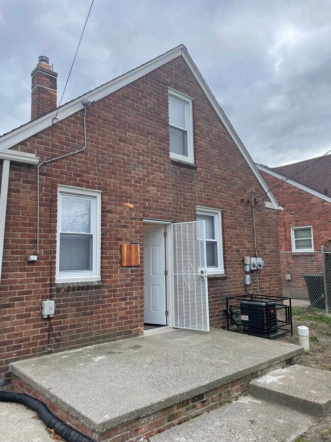 Photo - 21817 McCormick St