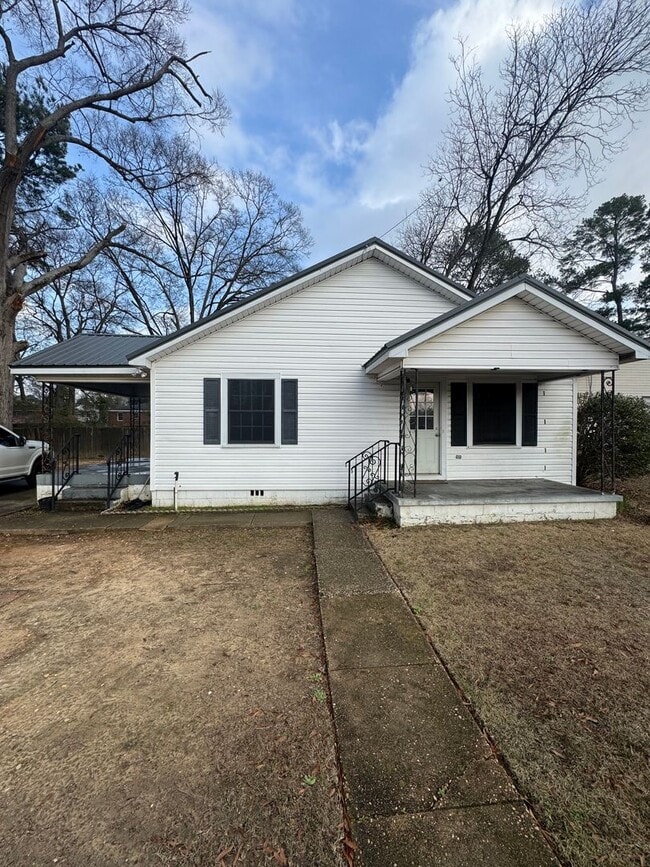 Building Photo - 3BR/1BA Northport