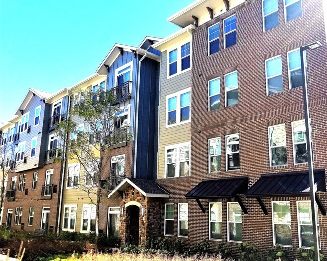 Building Photo - 690 E Algonquin Rd