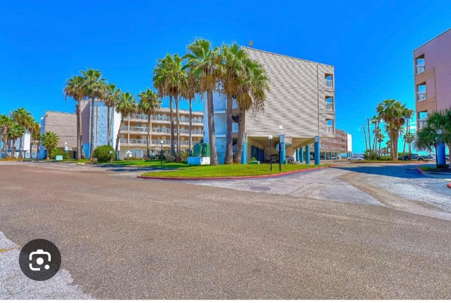 Building Photo - 3938 Surfside Blvd