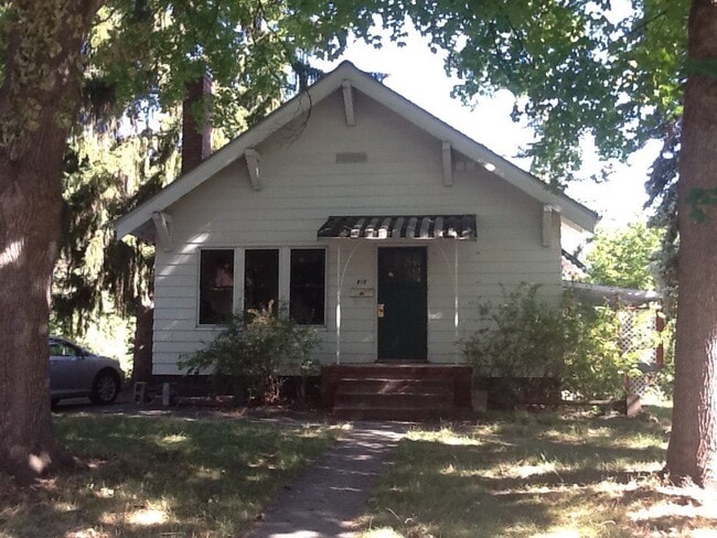 Photo - 810 NE Michigan St