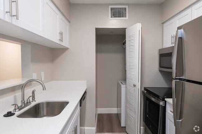 2BR, 2BA - 950SF - Kitchen