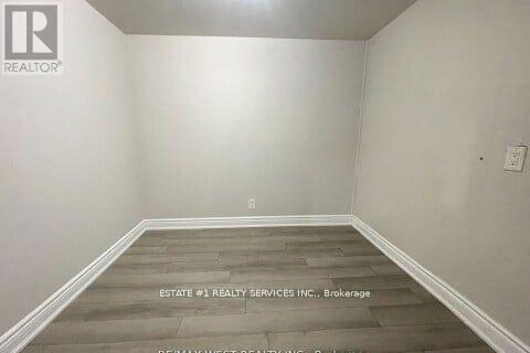 Photo - 32 River Rock Crescent