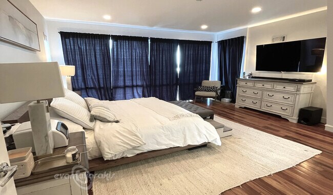 Photo - 760A Undercliff Ave