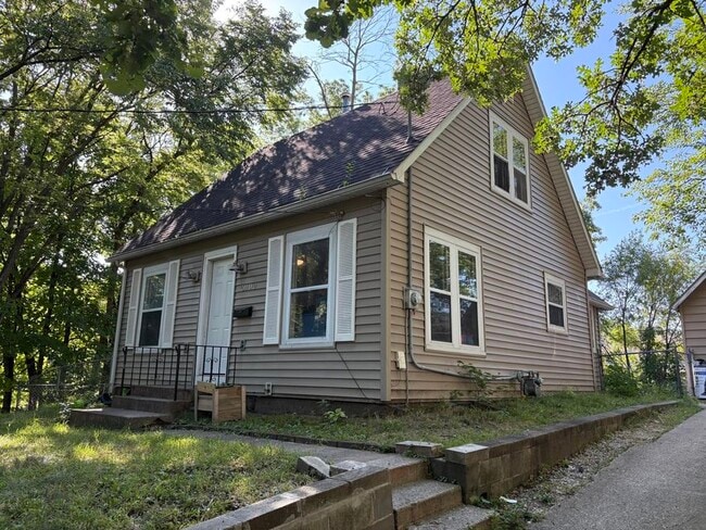 Building Photo - 3002 Woodland St