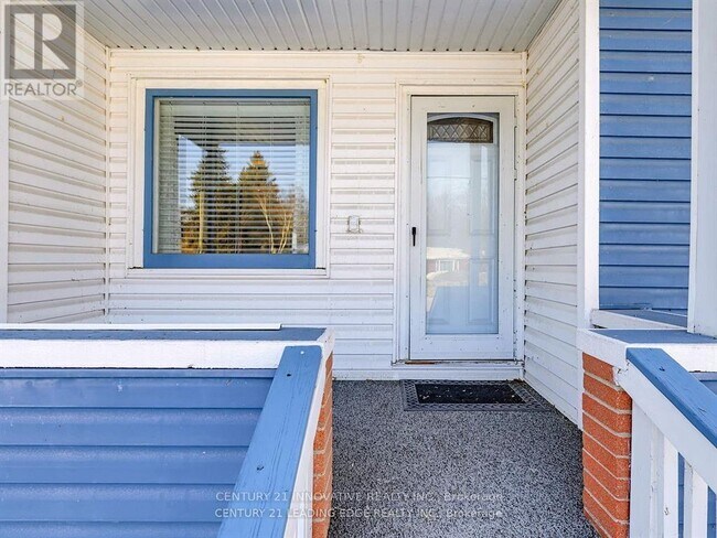 Photo - 350 The Queensway S