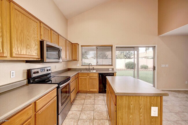 Photo - 886 W Bruce Ave