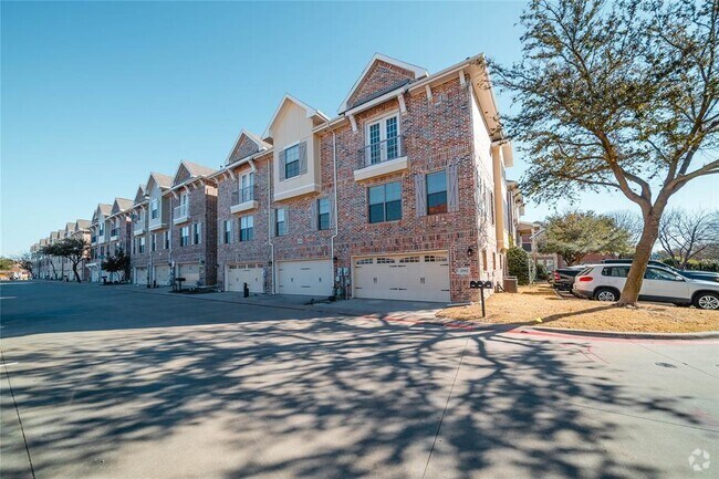 Building Photo - 2002 Azure Pointe Rental