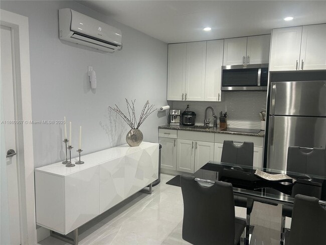Building Photo - 18640 Belmont Dr Unit C Rental