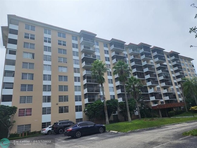 Building Photo - 4174 Inverrary Dr Unit 811 Rental