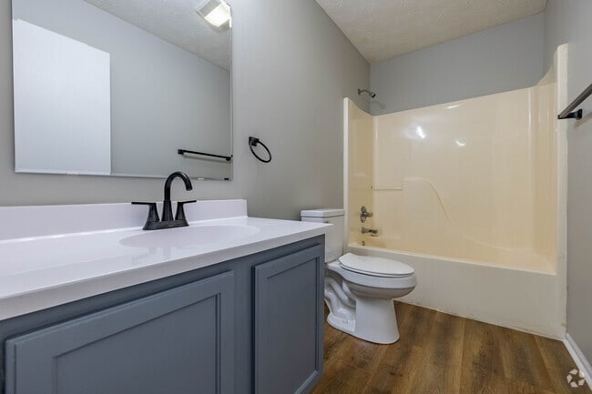 2BR, 2BA - 1200SF - Primary Bathroom