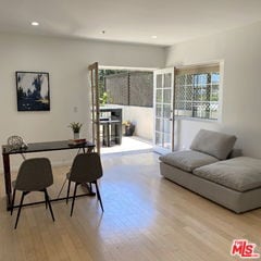 Photo - 2222 Neilson Wy