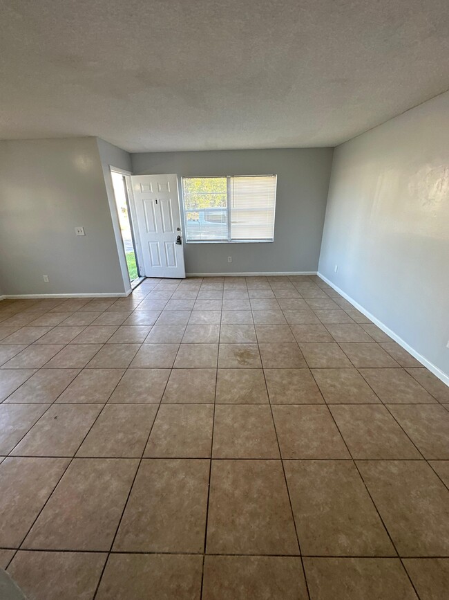 Photo - 712 Eaverson St