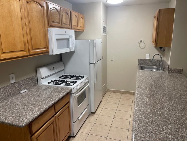 2711 E Street - 2711 E Street Apartments