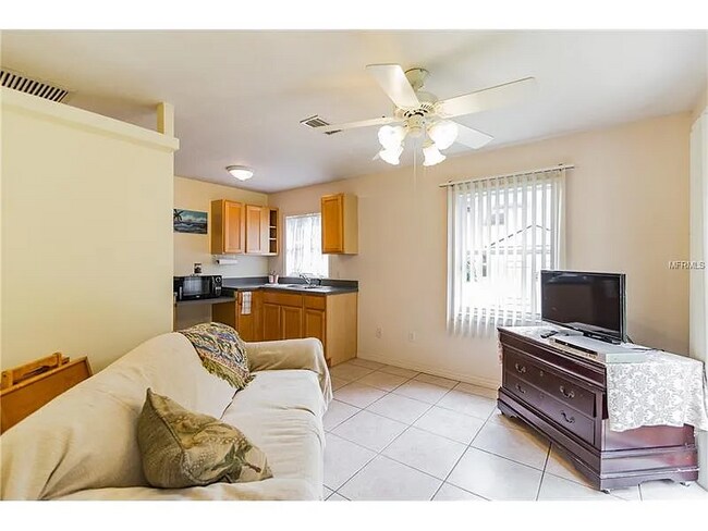 Building Photo - 1061 Francis St Unit In-law suite Rental