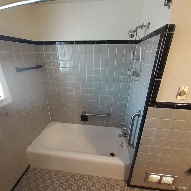 Photo - 4938 Roosevelt Blvd