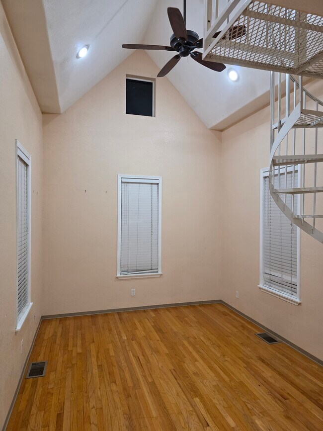 Photo - 212 Broadway Blvd SE Unit 3